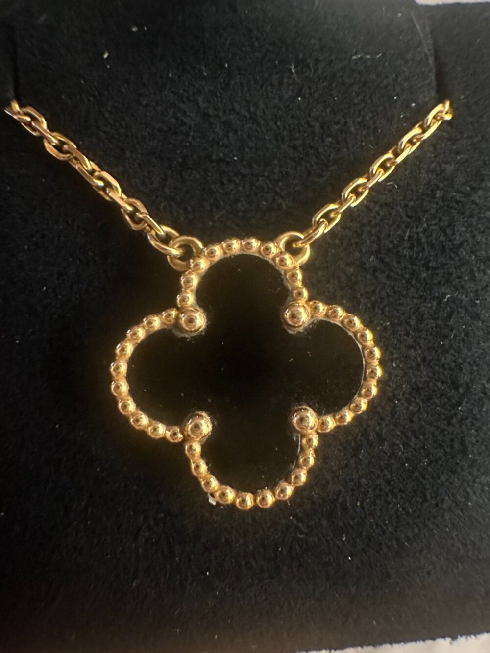 Van Cleef & Arpels Vintage Alhambra Necklace in Onyx and Yellow Gold - Picture 3 of 13